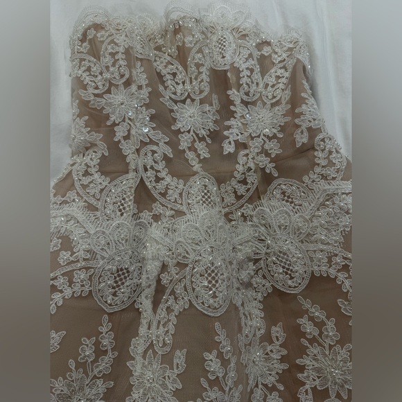 Bronx and Banco Maraya Lace Dress - Picture 13 of 15